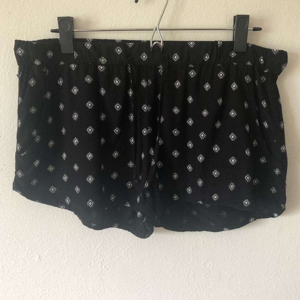 Diamond print drawstring shorts